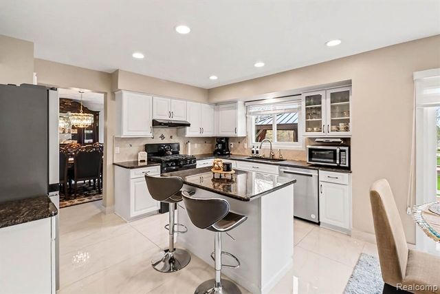 28529 Golf Pointe Boulevard, Farmington Hills, MI 48331