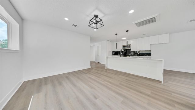 3510 Bellaire Boulevard, Houston, TX 77025