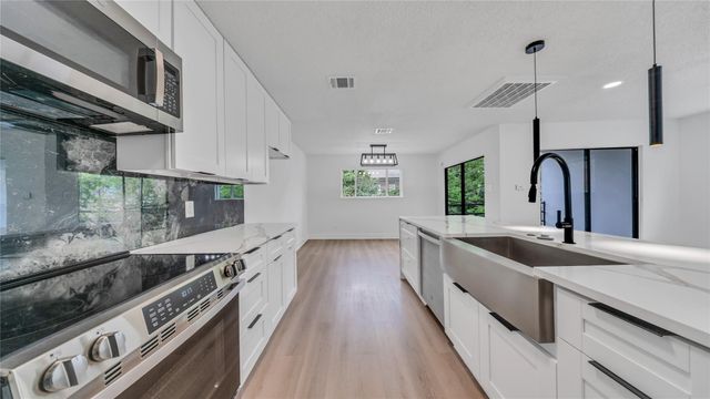 3510 Bellaire Boulevard, Houston, TX 77025