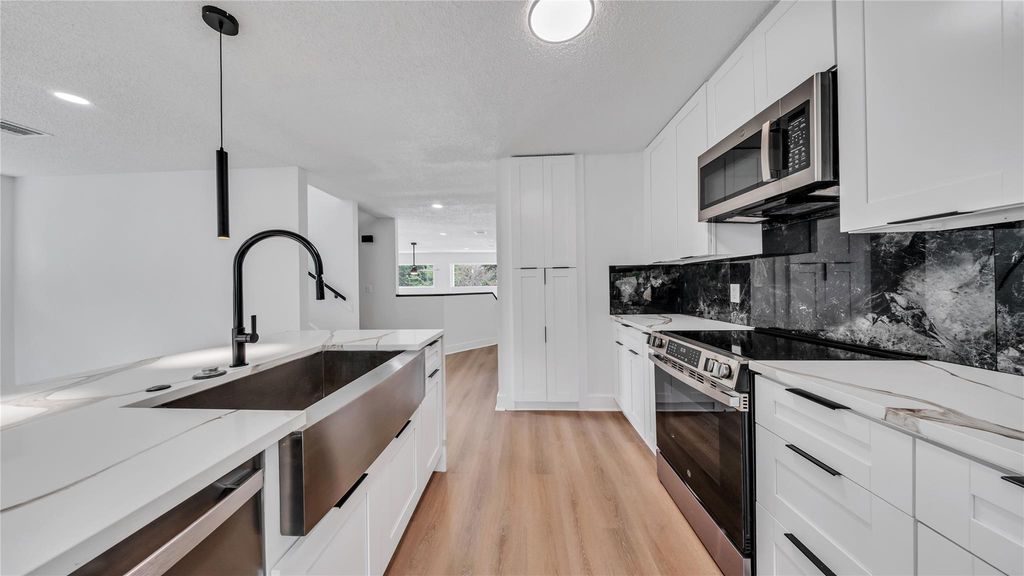 3510 Bellaire Boulevard, Houston, TX 77025