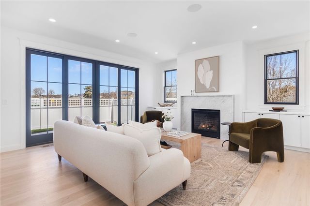 5 Lookout Lane, Portsmouth, RI 02871