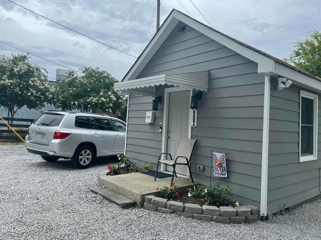902 E Main Street, Clayton, NC 27520