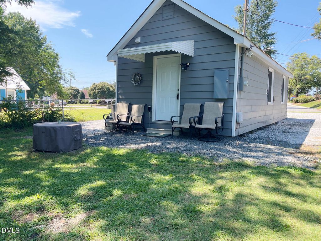 902 E Main Street, Clayton, NC 27520