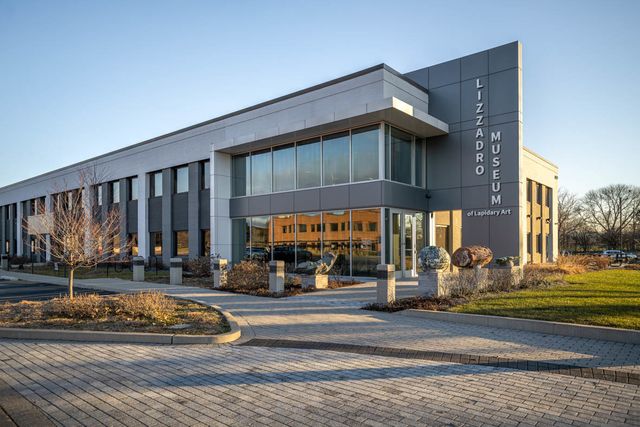 302 Summit Circle, Lombard, IL 60148