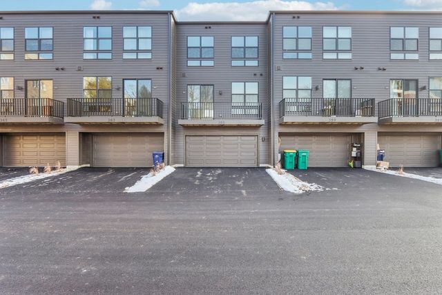 302 Summit Circle, Lombard, IL 60148