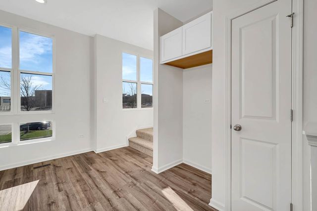 302 Summit Circle, Lombard, IL 60148