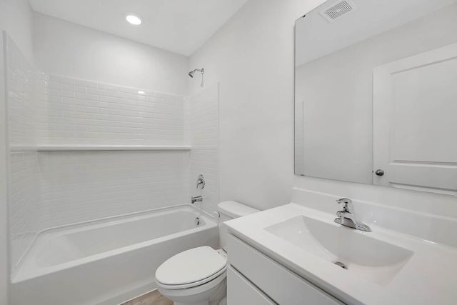 302 Summit Circle, Lombard, IL 60148