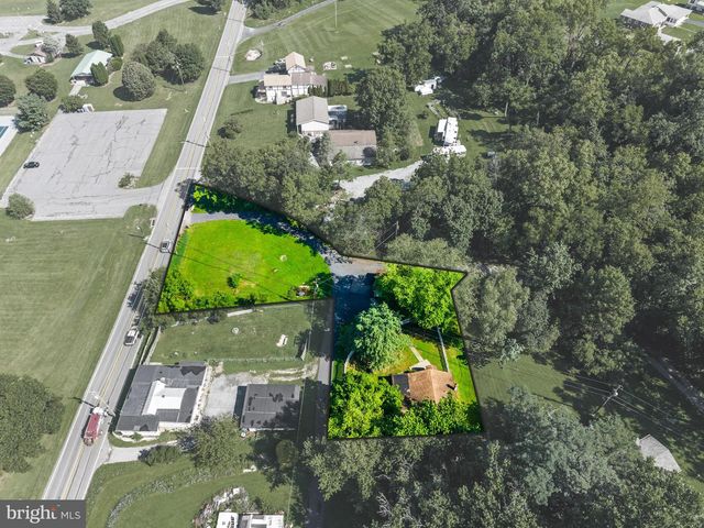 586 LEWISBERRY RD, New Cumberland, PA 17070
