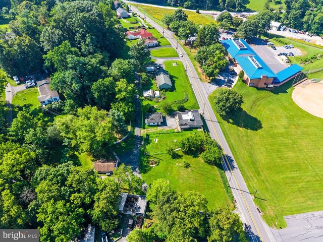 586 LEWISBERRY RD, New Cumberland, PA 17070
