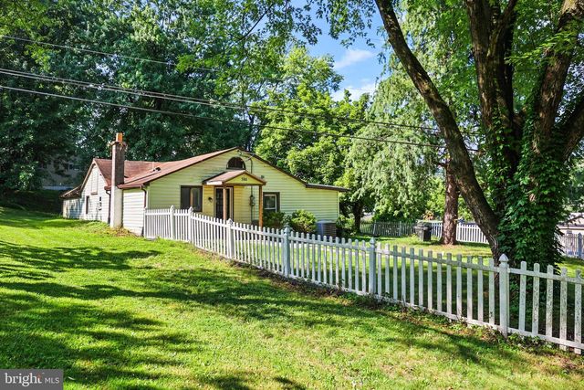 586 LEWISBERRY RD, New Cumberland, PA 17070