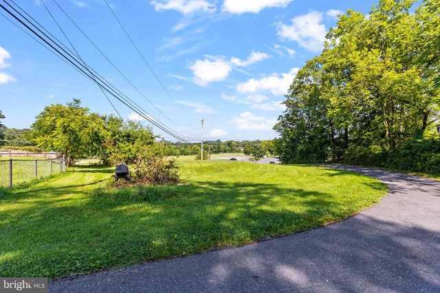 586 LEWISBERRY RD, New Cumberland, PA 17070