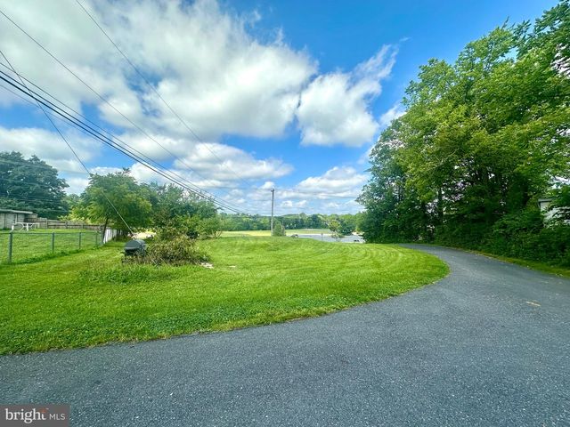 586 LEWISBERRY RD, New Cumberland, PA 17070