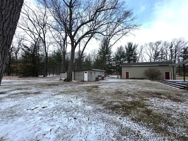 673 S Wolf Lake Road, Muskegon, MI 49442