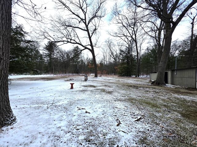 673 S Wolf Lake Road, Muskegon, MI 49442