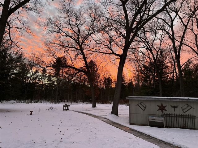 673 S Wolf Lake Road, Muskegon, MI 49442