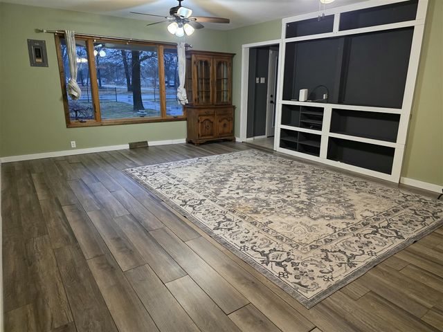 673 S Wolf Lake Road, Muskegon, MI 49442