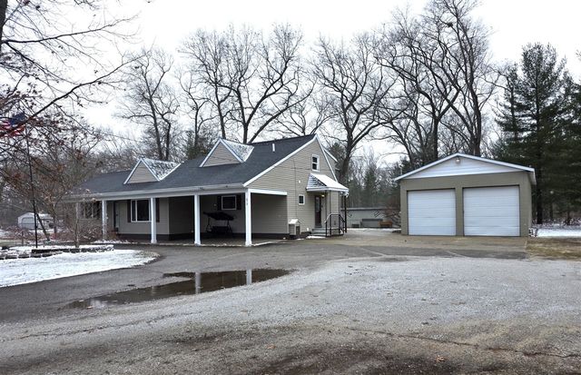 673 S Wolf Lake Road, Muskegon, MI 49442