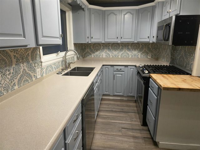 673 S Wolf Lake Road, Muskegon, MI 49442