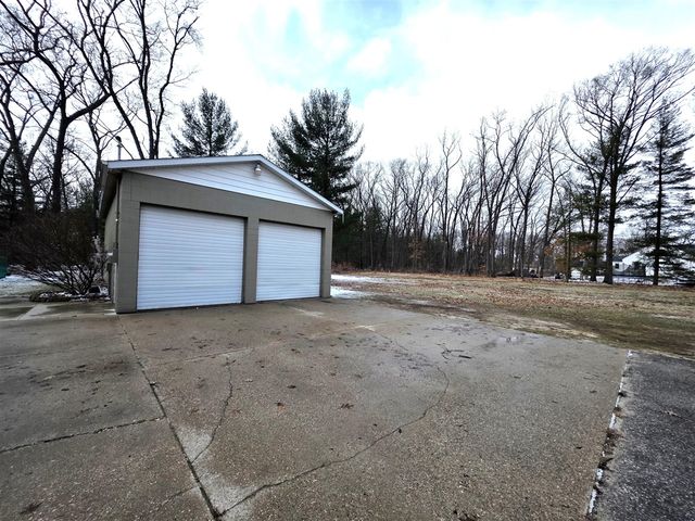 673 S Wolf Lake Road, Muskegon, MI 49442