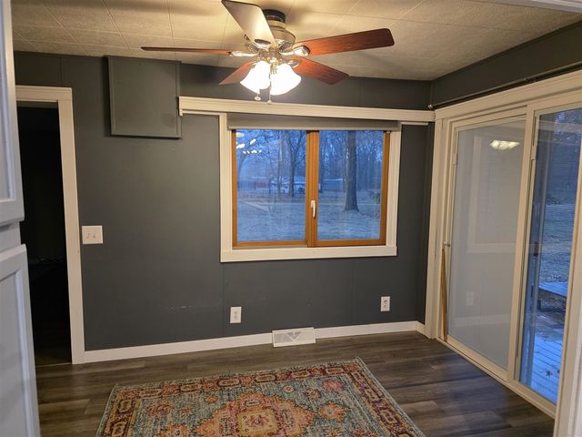 673 S Wolf Lake Road, Muskegon, MI 49442