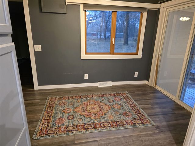 673 S Wolf Lake Road, Muskegon, MI 49442