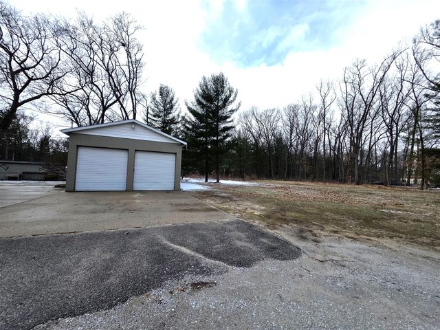 673 S Wolf Lake Road, Muskegon, MI 49442