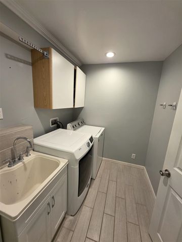 673 S Wolf Lake Road, Muskegon, MI 49442