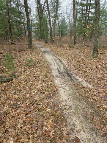 673 S Wolf Lake Road, Muskegon, MI 49442