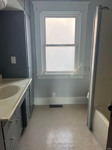 110 Woodlawn Place, Crawfordsville, IN 47933