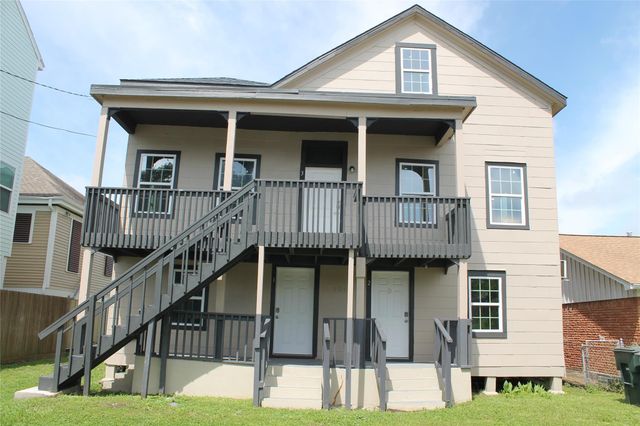 1015 30th Street 2, Galveston, TX 77550