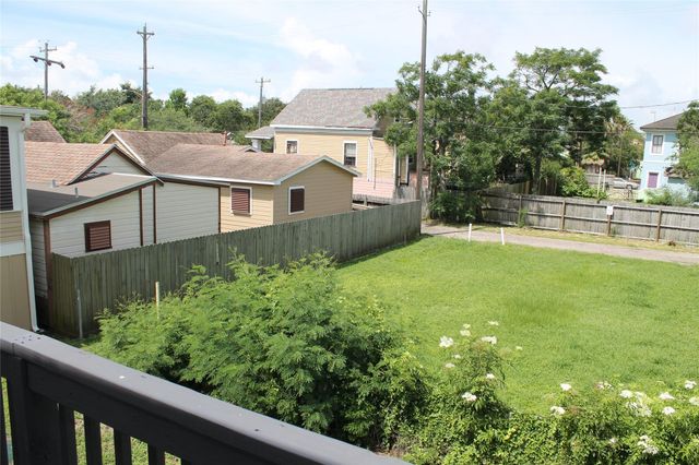 1015 30th Street 2, Galveston, TX 77550