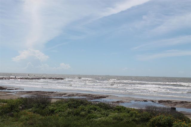 1015 30th Street 2, Galveston, TX 77550