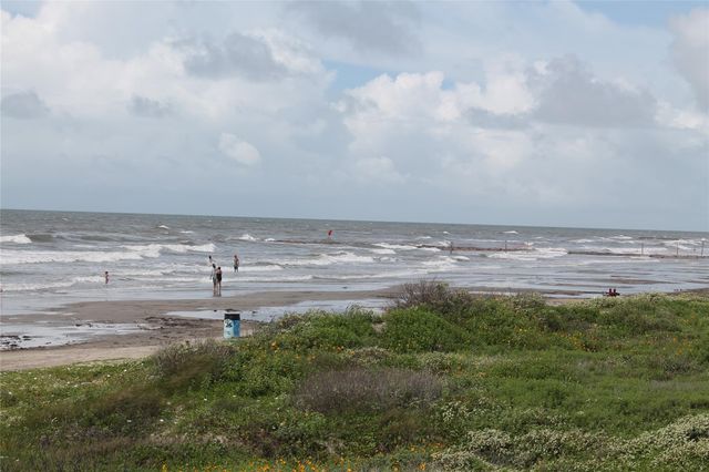 1015 30th Street 2, Galveston, TX 77550