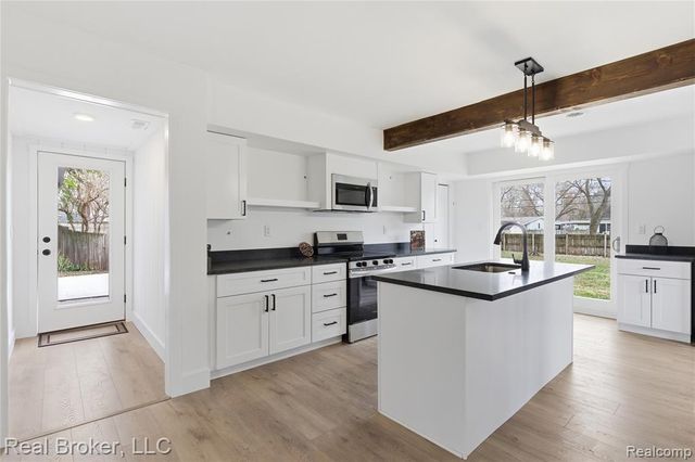 6351 Beth, Brighton, MI 48116