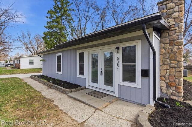 6351 Beth, Brighton, MI 48116