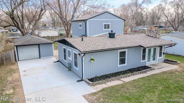 6351 Beth, Brighton, MI 48116