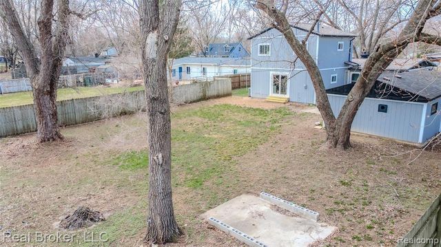 6351 Beth, Brighton, MI 48116