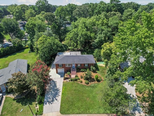 3022 Sudbury Road, Charlotte, NC 28205