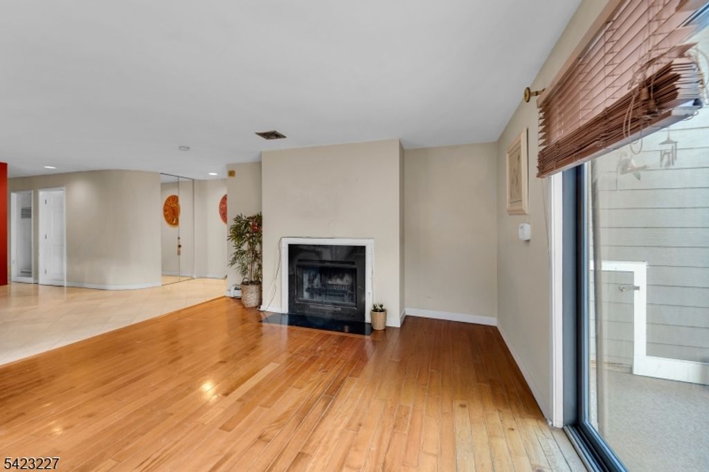 8 Cove Ln, North Bergen Twp., NJ 07047 — photo 2
