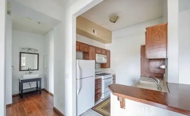 15455 Sherman Way 18, Van Nuys, CA 91406