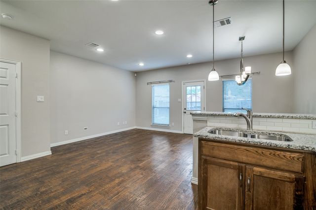 6715 Ports O Call Drive, Rowlett, TX 75088