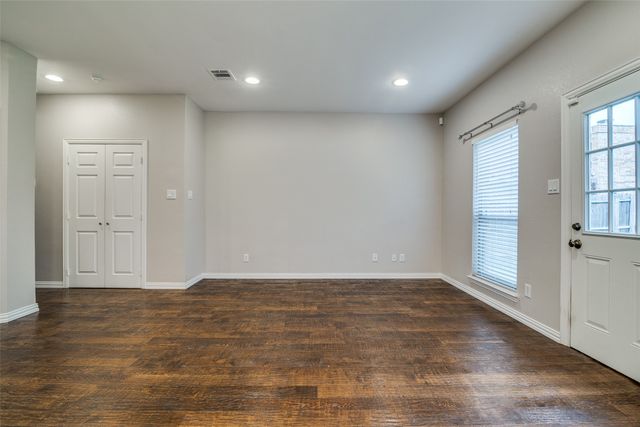 6715 Ports O Call Drive, Rowlett, TX 75088