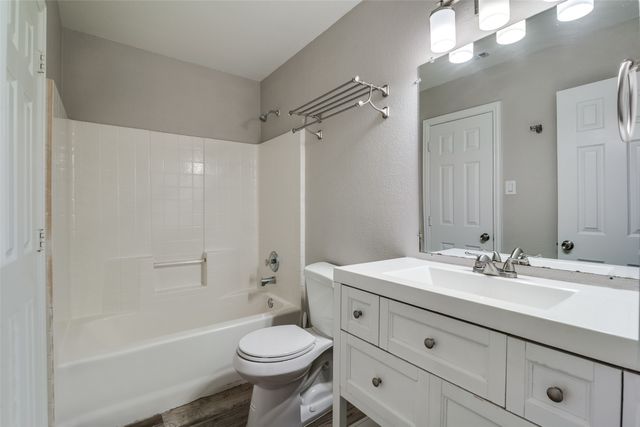 6715 Ports O Call Drive, Rowlett, TX 75088