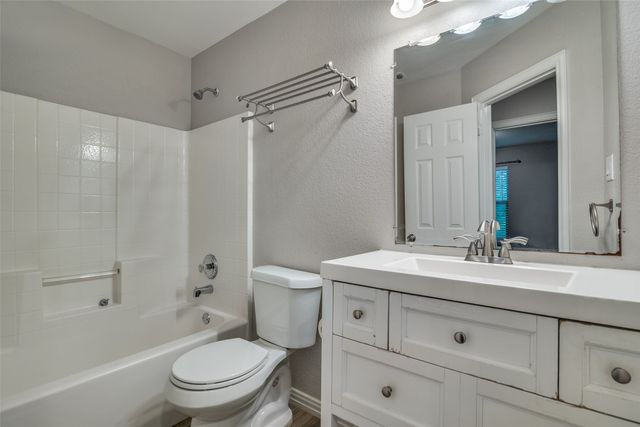 6715 Ports O Call Drive, Rowlett, TX 75088