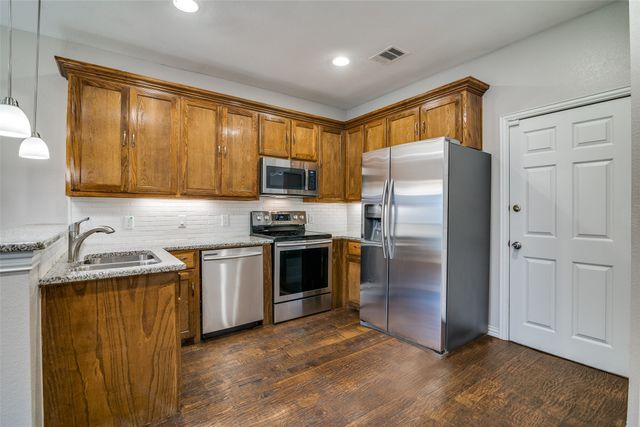 6715 Ports O Call Drive, Rowlett, TX 75088