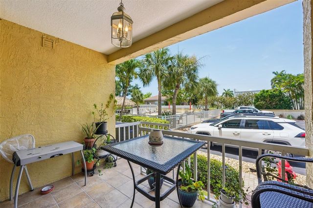 1061 PINELLAS BAYWAY S, St Petersburg, FL 33715