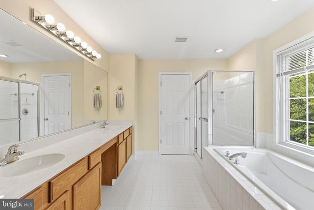 702 WILLINGTON SQUARE WAY, Newark, DE 19711