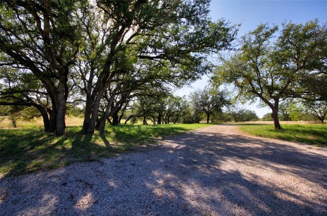 132 Offer LN, Llano, TX 78643