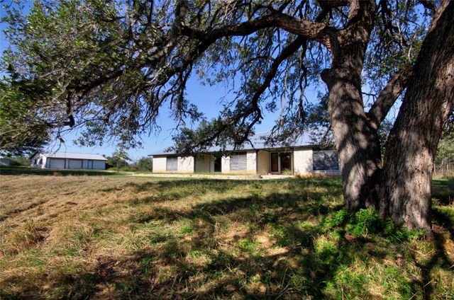 132 Offer LN, Llano, TX 78643