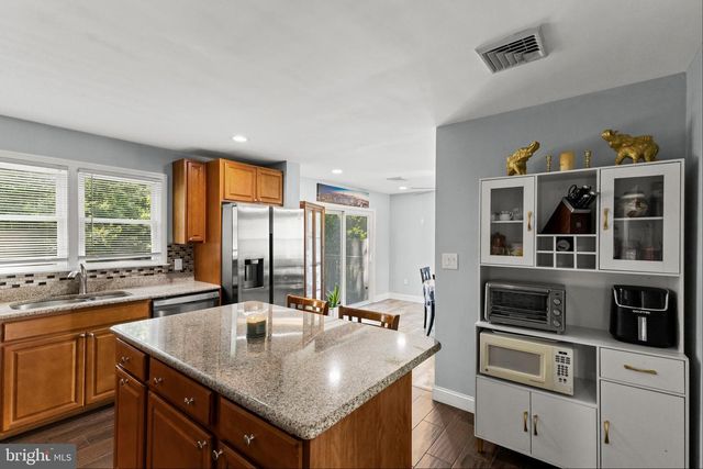 20 MEADOW RD, Pennsville, NJ 08070